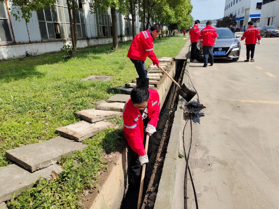 化機公司組織全員開展義務(wù)勞動(圖2) 化機公司組織全員開展義務(wù)勞動(圖2)