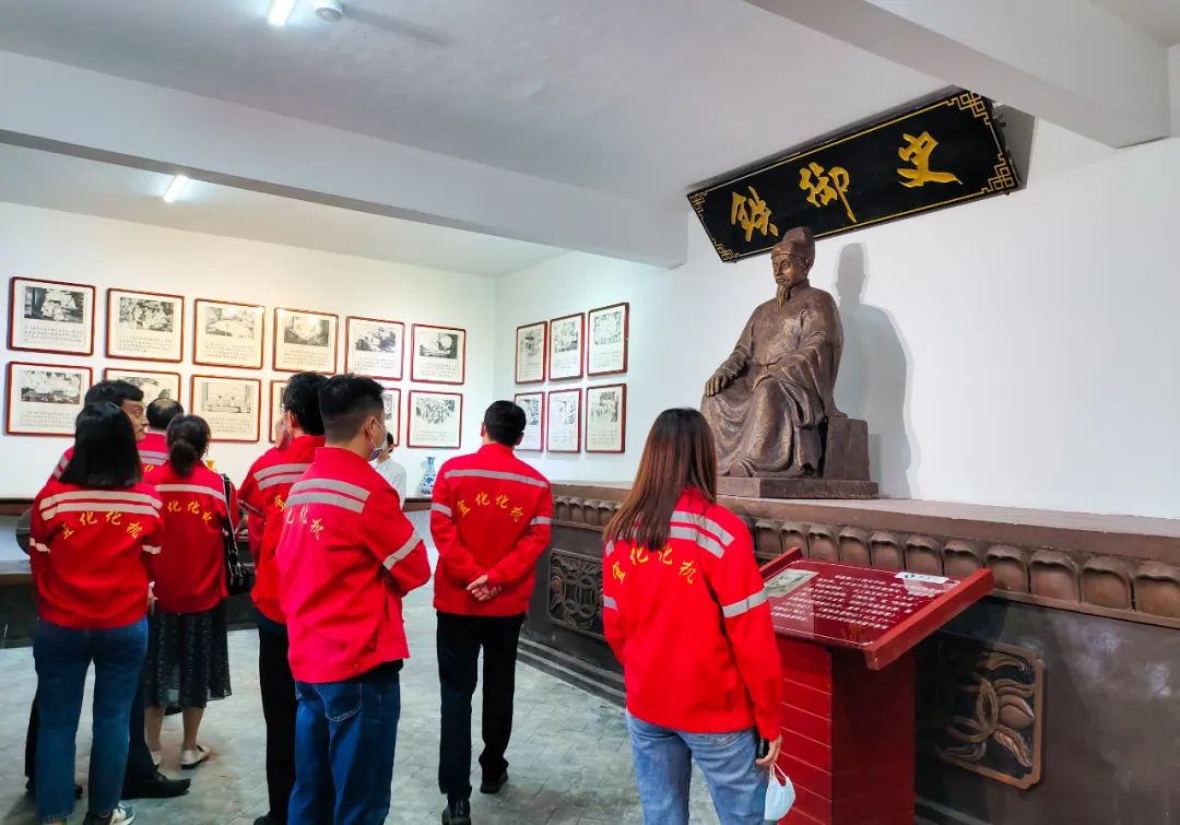 化機(jī)公司赴“鐵御史”王篆廉政教育基地開(kāi)展廉政教育(圖2) 化機(jī)公司赴“鐵御史”王篆廉政教育基地開(kāi)展廉政教育(圖2)