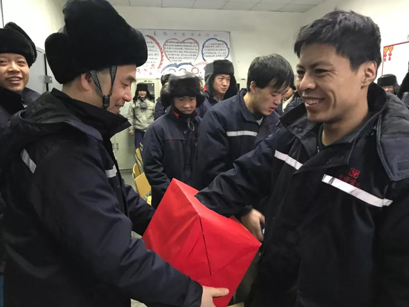 王大真等集團領導深入一線與干部職工共度新春佳節(jié)(圖6) 王大真等集團領導深入一線與干部職工共度新春佳節(jié)(圖6)