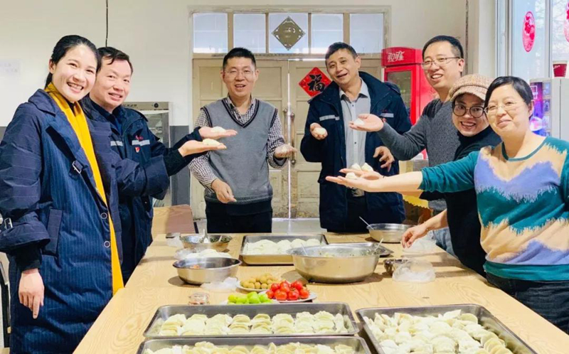 王大真等集團領導深入一線與干部職工共度新春佳節(jié)(圖14) 王大真等集團領導深入一線與干部職工共度新春佳節(jié)(圖14)