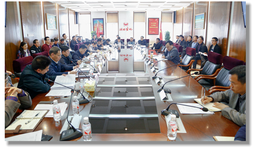 宜昌市委副書記袁衛(wèi)東到宜化集團(tuán)現(xiàn)場辦公(圖1) 宜昌市委副書記袁衛(wèi)東到宜化集團(tuán)現(xiàn)場辦公(圖1)