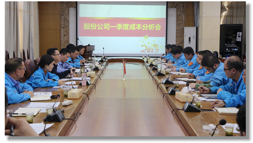 王大真到股份公司現(xiàn)場辦公(圖1) 王大真到股份公司現(xiàn)場辦公(圖1)