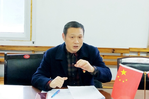 向宇飛列席指導(dǎo)股份公司氯堿黨支部“不忘初心、牢記使命”專(zhuān)題組織生活會(huì)(圖2)