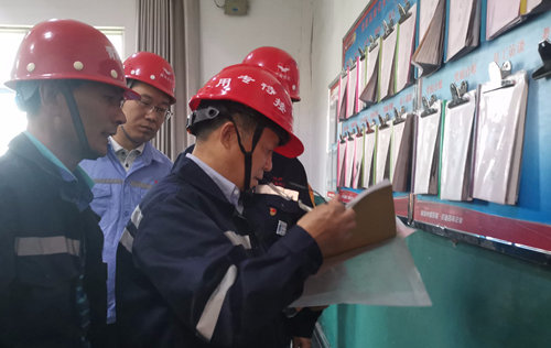 王大真到青海片區(qū)現(xiàn)場辦公(圖2) 王大真到青海片區(qū)現(xiàn)場辦公(圖2)