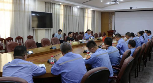 王大真深入股份公司現(xiàn)場并召開工作會議(圖1) 王大真深入股份公司現(xiàn)場并召開工作會議(圖1)