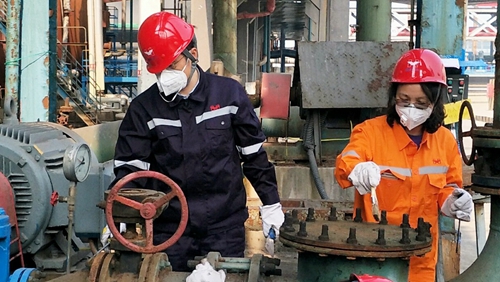 集團(tuán)領(lǐng)導(dǎo)干部深入基層一線(xiàn)勞動(dòng)(圖2) 集團(tuán)領(lǐng)導(dǎo)干部深入基層一線(xiàn)勞動(dòng)(圖2)