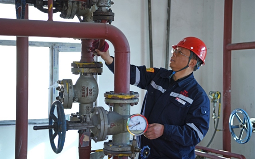 集團(tuán)領(lǐng)導(dǎo)干部深入基層一線(xiàn)勞動(dòng)(圖6) 集團(tuán)領(lǐng)導(dǎo)干部深入基層一線(xiàn)勞動(dòng)(圖6)