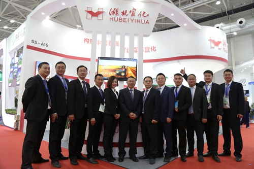 宜化集團參加2019中國磷復肥工業(yè)展會并榮登“2019年度中國農資經銷商最佳合作廠家”榜首(圖3) 宜化集團參加2019中國磷復肥工業(yè)展會并榮登“2019年度中國農資經銷商最佳合作廠家”榜首(圖3)