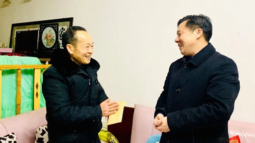 集團(tuán)領(lǐng)導(dǎo)春節(jié)前走訪(fǎng)慰問(wèn)一線(xiàn)職工、困難職工和離退休老干部(圖3)