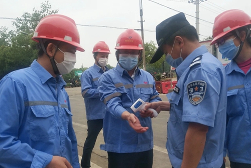 王大真到雙環(huán)公司現(xiàn)場檢查工作(圖1) 王大真到雙環(huán)公司現(xiàn)場檢查工作(圖1)