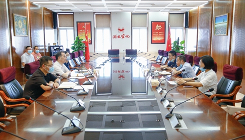 宜昌市總工會黨組書記、常務(wù)副主席皮祖武一行到宜化集團(tuán)調(diào)研(圖1)