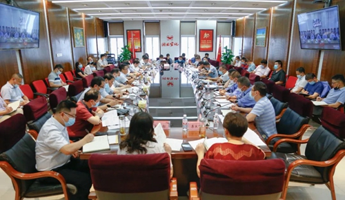 集團(tuán)上半年生產(chǎn)經(jīng)營(yíng)總結(jié)大會(huì)拉開序幕(圖1) 集團(tuán)上半年生產(chǎn)經(jīng)營(yíng)總結(jié)大會(huì)拉開序幕(圖1)