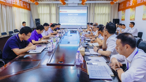 袁衛(wèi)東、王大真到金沙酒業(yè)調(diào)研指導(dǎo)工作(圖3)