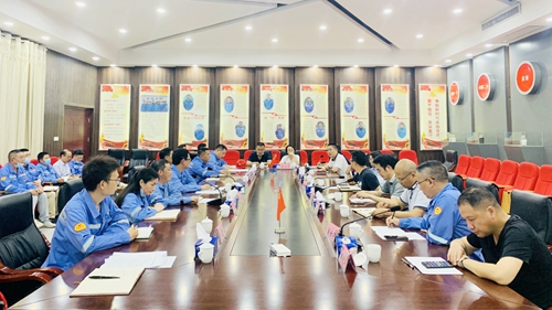 王大真帶隊(duì)到松滋肥業(yè)氟化鋁項(xiàng)目現(xiàn)場(chǎng)慰問(圖3) 王大真帶隊(duì)到松滋肥業(yè)氟化鋁項(xiàng)目現(xiàn)場(chǎng)慰問(圖3)