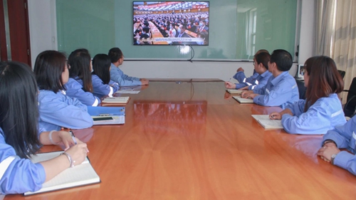 向抗疫英雄致敬！宜化集團(tuán)組織收看全國抗擊新冠肺炎疫情表彰大會(圖8)