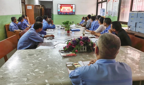 向抗疫英雄致敬！宜化集團(tuán)組織收看全國抗擊新冠肺炎疫情表彰大會(圖12)