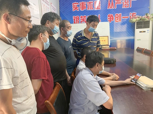 向抗疫英雄致敬！宜化集團(tuán)組織收看全國抗擊新冠肺炎疫情表彰大會(圖14)