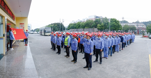 集團(tuán)總部機(jī)關(guān)干部到股份公司勞動(dòng)(圖1) 集團(tuán)總部機(jī)關(guān)干部到股份公司勞動(dòng)(圖1)