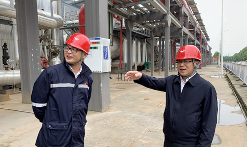 王大真到松滋肥業(yè)、楚星公司和宜化新材料現(xiàn)場辦公(圖1)