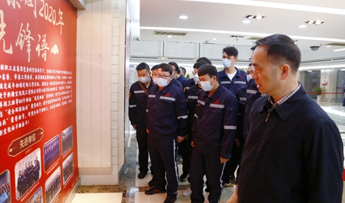 新疆宜化組織開展優(yōu)秀班長“三個一”活動(圖2) 新疆宜化組織開展優(yōu)秀班長“三個一”活動(圖2)