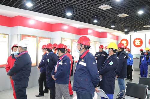 青海省應(yīng)急管理廳在青海宜化舉辦全省危險(xiǎn)化學(xué)品企業(yè)化工過程安全管理先進(jìn)技術(shù)實(shí)踐經(jīng)驗(yàn)交流學(xué)習(xí)觀摩會(huì)(圖2) 青海省應(yīng)急管理廳在青海宜化舉辦全省危險(xiǎn)化學(xué)品企業(yè)化工過程安全管理先進(jìn)技術(shù)實(shí)踐經(jīng)驗(yàn)交流學(xué)習(xí)觀摩會(huì)(圖2)