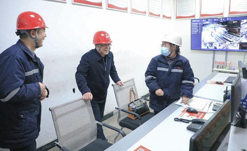 王大真在股份公司一線向全集團(tuán)廣大干部職工拜年(圖4) 王大真在股份公司一線向全集團(tuán)廣大干部職工拜年(圖4)