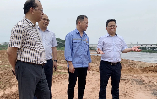 王大真一行到松滋肥業(yè)和宜昌區(qū)域分子公司檢查調(diào)研(圖2) 王大真一行到松滋肥業(yè)和宜昌區(qū)域分子公司檢查調(diào)研(圖2)