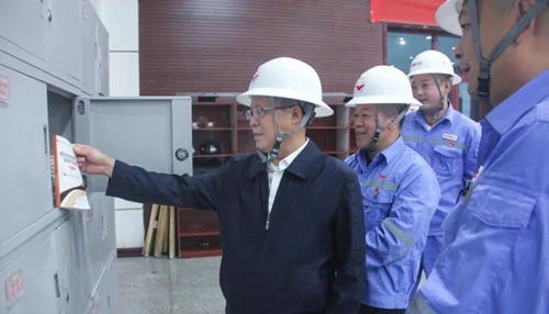 王大真節(jié)前到新疆天運(yùn)檢查安全生產(chǎn)工作(圖1) 王大真節(jié)前到新疆天運(yùn)檢查安全生產(chǎn)工作(圖1)