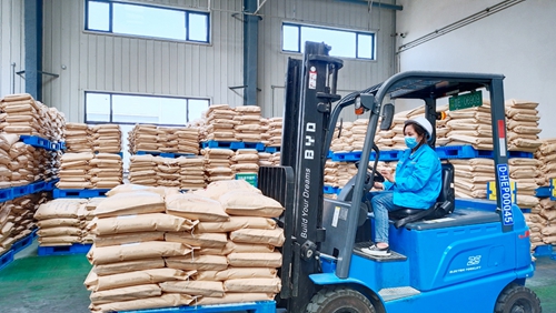 新材料公司飼料級(jí)甲酸鈣產(chǎn)品下線(圖1) 新材料公司飼料級(jí)甲酸鈣產(chǎn)品下線(圖1)