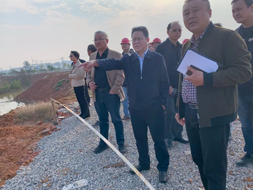 王大真到邦普宜化項(xiàng)目專(zhuān)班辦公現(xiàn)場(chǎng)調(diào)研(圖2) 王大真到邦普宜化項(xiàng)目專(zhuān)班辦公現(xiàn)場(chǎng)調(diào)研(圖2)