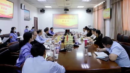 湖北省稅務(wù)局黨委委員、副局長何小平一行到楚星公司現(xiàn)場調(diào)研(圖2)