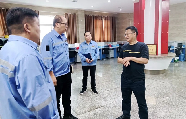 王大真到松滋肥業(yè)和楚星公司開展下基層察民情解民憂暖民心實踐活動(圖1) 王大真到松滋肥業(yè)和楚星公司開展下基層察民情解民憂暖民心實踐活動(圖1)