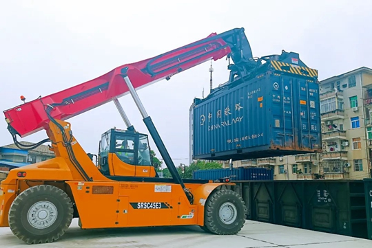 安卅-雙環(huán)鐵路集裝箱項目正式運行(圖2) 安卅-雙環(huán)鐵路集裝箱項目正式運行(圖2)