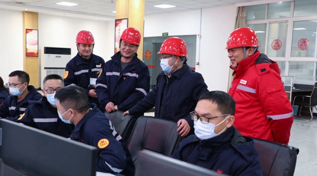 王大真除夕當(dāng)天到松滋肥業(yè)、楚星公司和研發(fā)中心走訪慰問(圖1)