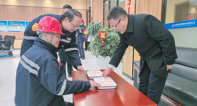 大年初一，王大真到田家河新項(xiàng)目和分子公司走訪慰問(圖4)