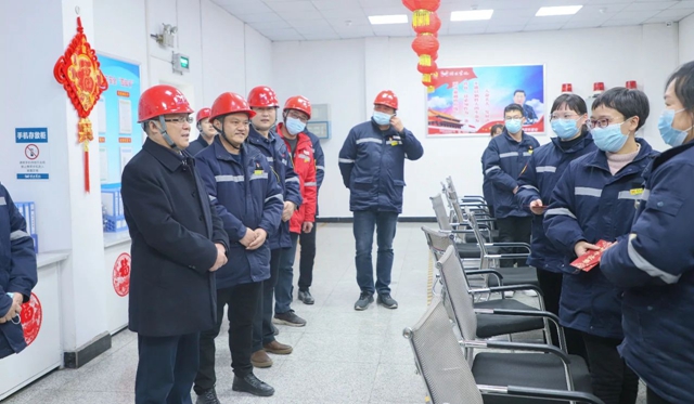 大年初一，王大真到田家河新項(xiàng)目和分子公司走訪慰問(圖6)