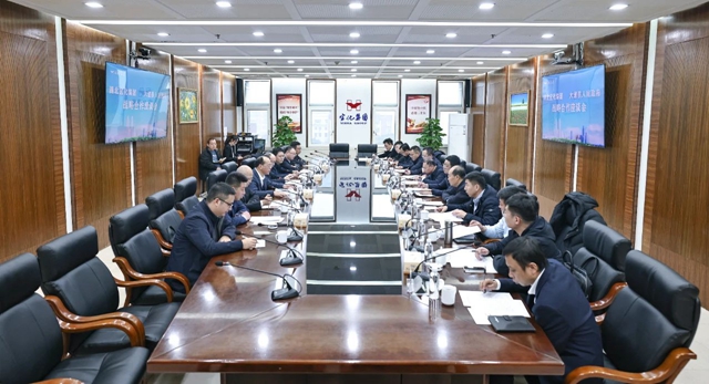 宜化集團(tuán)與大通縣人民政府簽訂戰(zhàn)略合作協(xié)議(圖2) 宜化集團(tuán)與大通縣人民政府簽訂戰(zhàn)略合作協(xié)議(圖2)