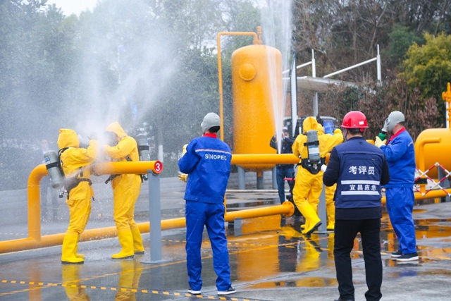 湖北省第一屆“宜荊荊恩”安全技能競賽在宜化實(shí)訓(xùn)基地成功舉辦(圖4) 湖北省第一屆“宜荊荊恩”安全技能競賽在宜化實(shí)訓(xùn)基地成功舉辦(圖4)