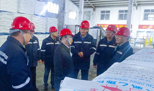 王大真一行到楚星公司慰問(wèn)消光交聯(lián)樹(shù)脂項(xiàng)目攻關(guān)團(tuán)隊(duì)(圖1) 王大真一行到楚星公司慰問(wèn)消光交聯(lián)樹(shù)脂項(xiàng)目攻關(guān)團(tuán)隊(duì)(圖1)