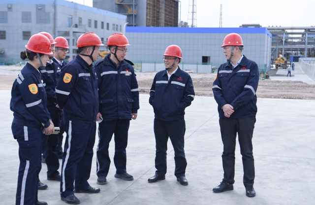 黃智華、王大真一行到新疆宜化和新疆宜化礦業(yè)現(xiàn)場(chǎng)調(diào)研(圖2)