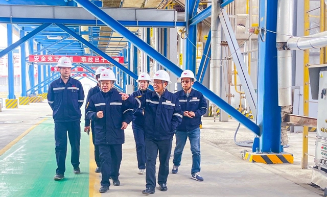 王大真一行到新疆天運現(xiàn)場調(diào)研(圖1) 王大真一行到新疆天運現(xiàn)場調(diào)研(圖1)