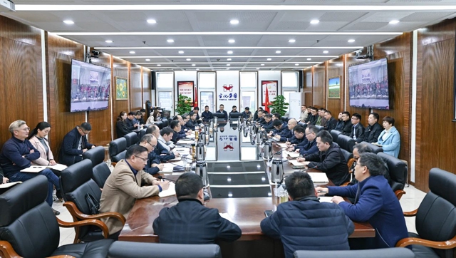 宜化集團(tuán)召開(kāi)生產(chǎn)調(diào)度暨一季度安委會(huì)環(huán)委會(huì)(擴(kuò)大)會(huì)議(圖1) 宜化集團(tuán)召開(kāi)生產(chǎn)調(diào)度暨一季度安委會(huì)環(huán)委會(huì)(擴(kuò)大)會(huì)議(圖1)