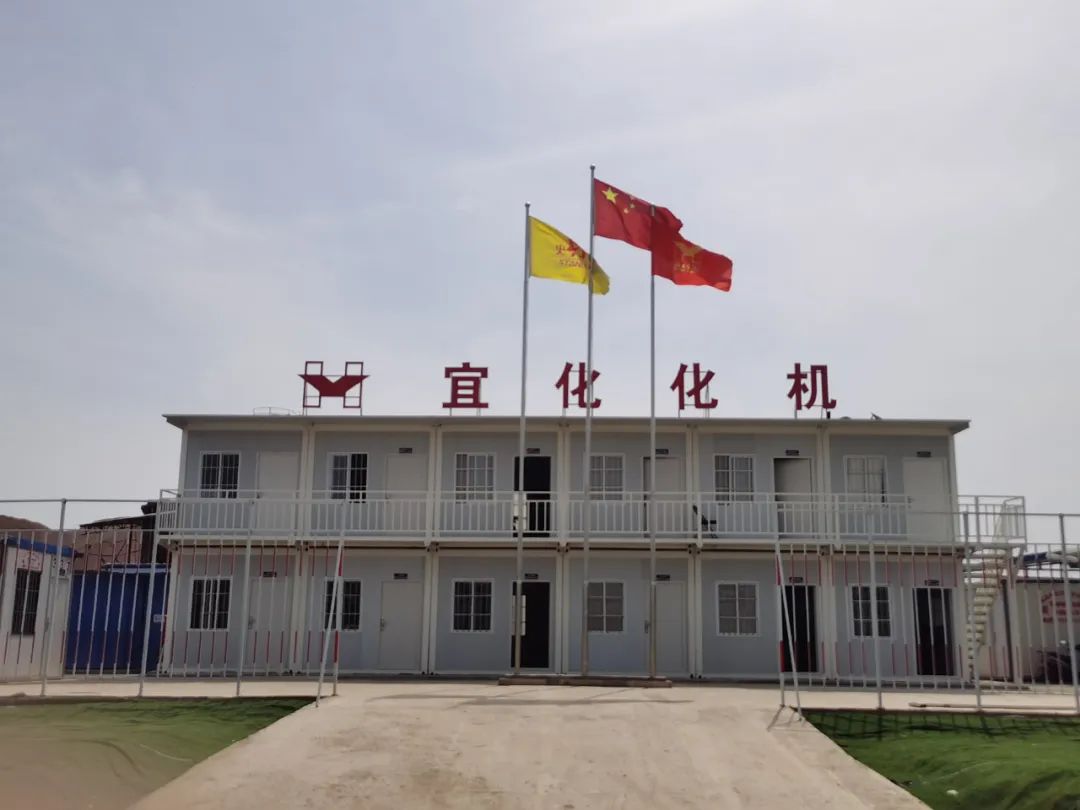 史丹利精制磷酸鹽項目主體結(jié)構(gòu)喜封金頂(圖2) 圖片