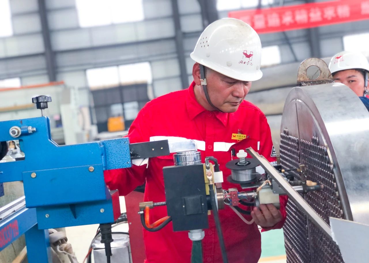 化機(jī)公司劉慶東榮獲宜昌市美職工(提名)獎(jiǎng)(圖3) 化機(jī)公司劉慶東榮獲宜昌市美職工(提名)獎(jiǎng)(圖3)