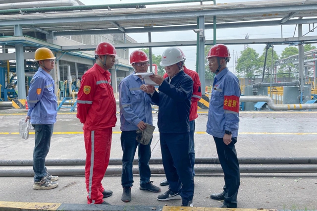 王大真到松滋肥業(yè)、楚星公司和股份公司現(xiàn)場(chǎng)檢查安全生產(chǎn)工作(圖1)