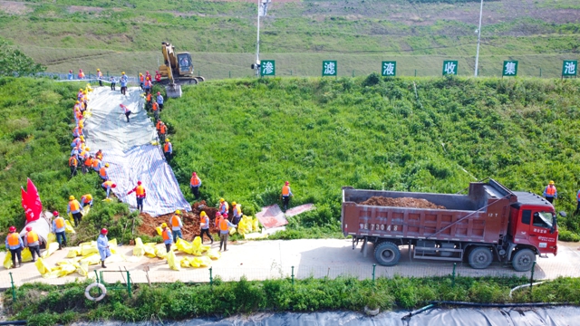 楚星公司開(kāi)展防汛綜合應(yīng)急演練(圖2) 楚星公司開(kāi)展防汛綜合應(yīng)急演練(圖2)