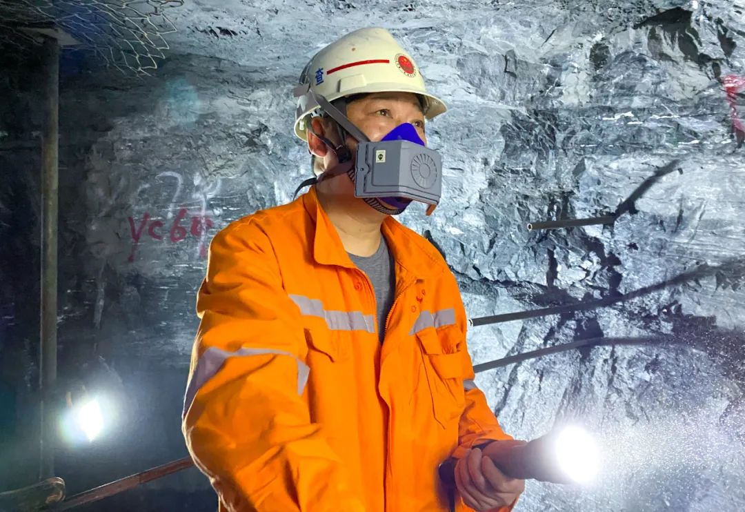 【宜化榜樣】勞動(dòng)模范譚波：扎根礦山三十載，初心不改獻(xiàn)青春