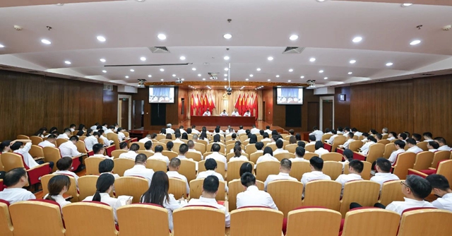 宜化集團(tuán)學(xué)習(xí)貫徹習(xí)近平新時(shí)代中國特色社會(huì)主義思想主題教育工作會(huì)議召開(圖1) 宜化集團(tuán)學(xué)習(xí)貫徹習(xí)近平新時(shí)代中國特色社會(huì)主義思想主題教育工作會(huì)議召開(圖1)