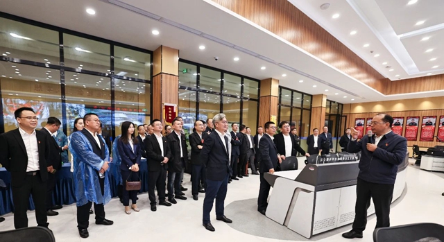 肩負重托共謀發(fā)展！集團七屆二次職代會代表報到并參觀田家河新項目(圖2)