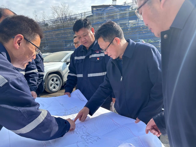 王大真到礦業(yè)公司現(xiàn)場(chǎng)檢查項(xiàng)目建設(shè)等工作(圖2) 王大真到礦業(yè)公司現(xiàn)場(chǎng)檢查項(xiàng)目建設(shè)等工作(圖2)